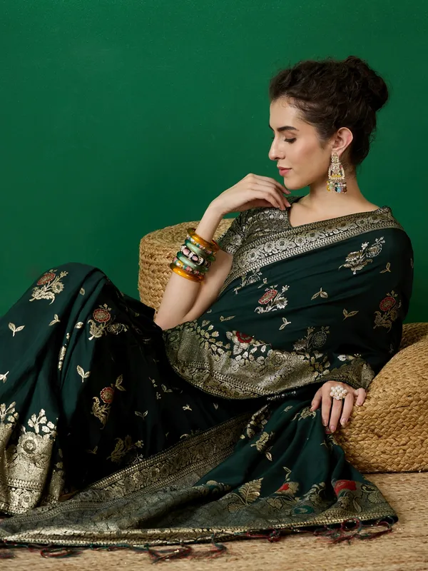 Green_Art_Silk_Woven_Banarasi_Saree_With_Unstitched_Blouse_For_Women