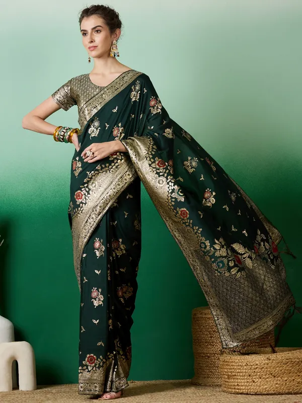 Green_Art_Silk_Woven_Banarasi_Saree_With_Unstitched_Blouse_For_Women