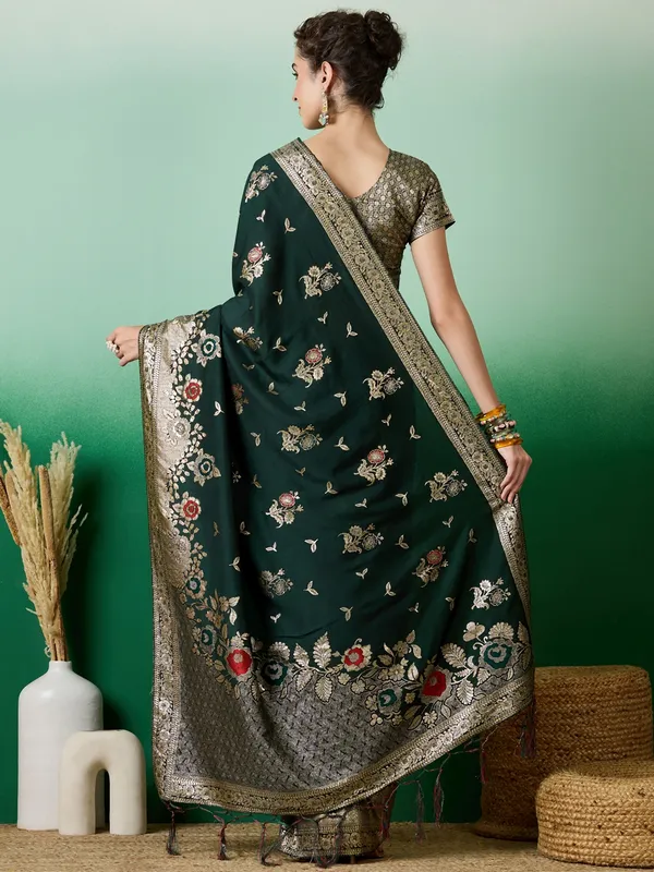 Green_Art_Silk_Woven_Banarasi_Saree_With_Unstitched_Blouse_For_Women