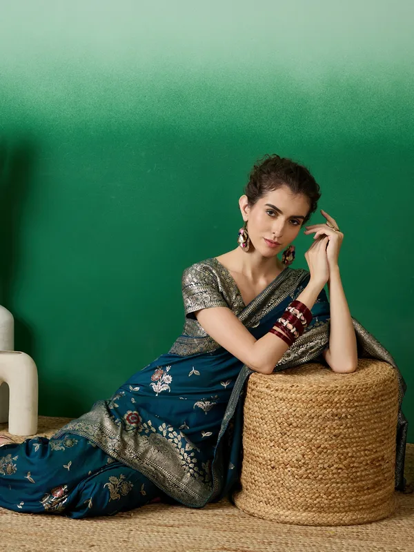 Green_Art_Silk_Woven_Banarasi_Saree_With_Unstitched_Blouse_For_Women