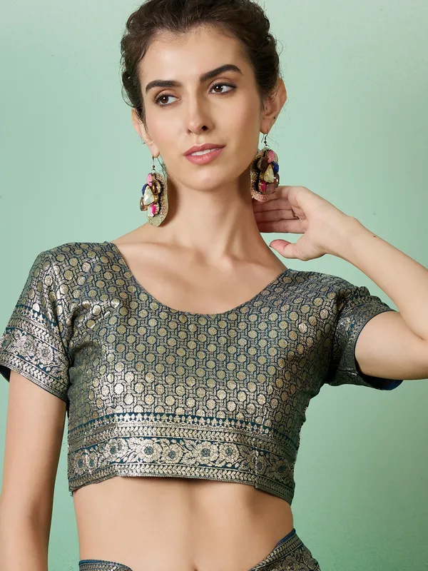 Green_Art_Silk_Woven_Banarasi_Saree_With_Unstitched_Blouse_For_Women