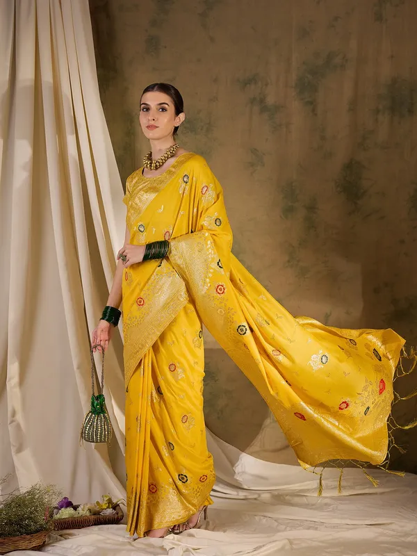 Yellow_Art_Silk_Woven_Banarasi_Saree_With_Unstitched_Blouse_For_Women