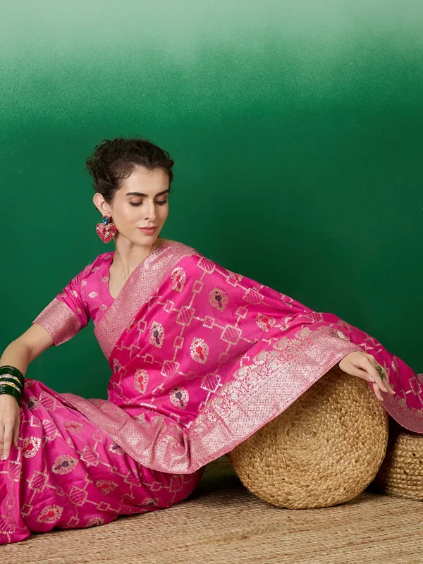 Pink_Art_Silk_Woven_Banarasi_Saree_With_Unstitched_Blouse_For_Women