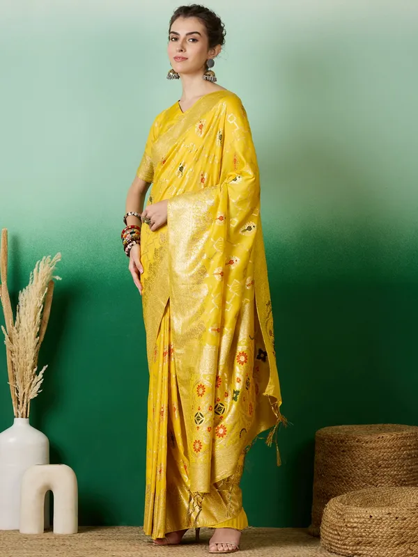 Yellow_Art_Silk_Woven_Banarasi_Saree_With_Unstitched_Blouse_For_Women