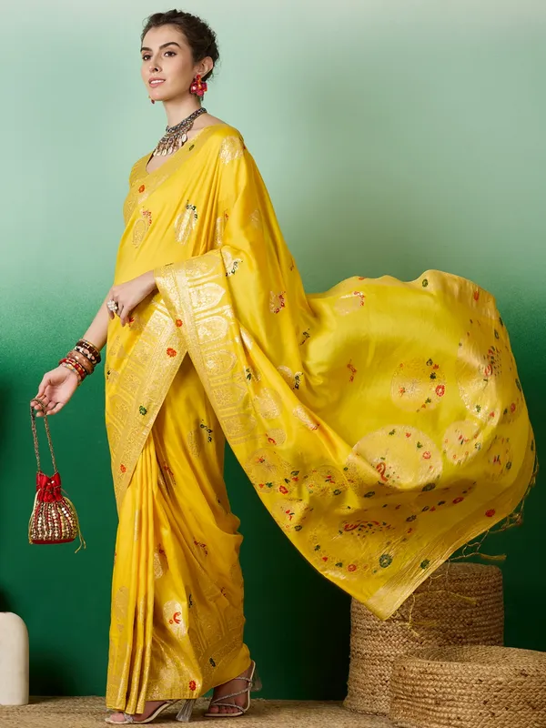 Yellow_Art_Silk_Woven_Banarasi_Saree_With_Unstitched_Blouse_For_Women