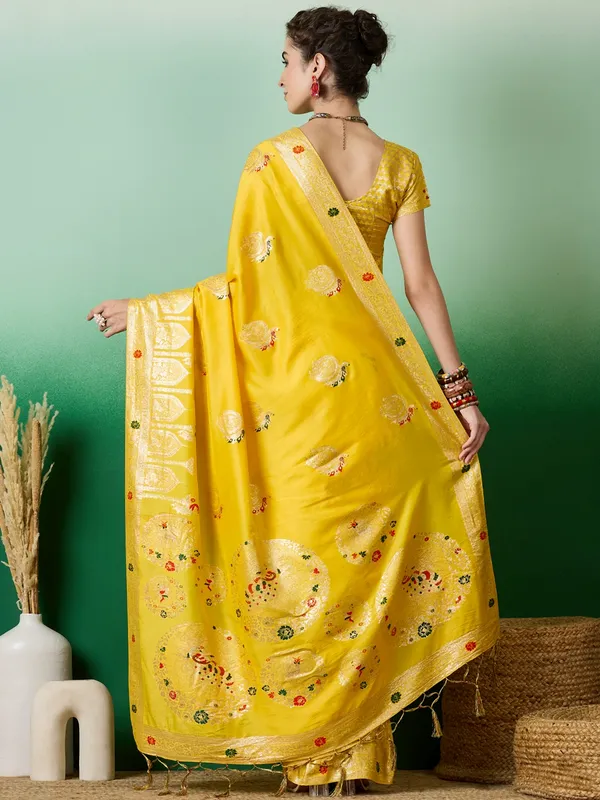 Yellow_Art_Silk_Woven_Banarasi_Saree_With_Unstitched_Blouse_For_Women