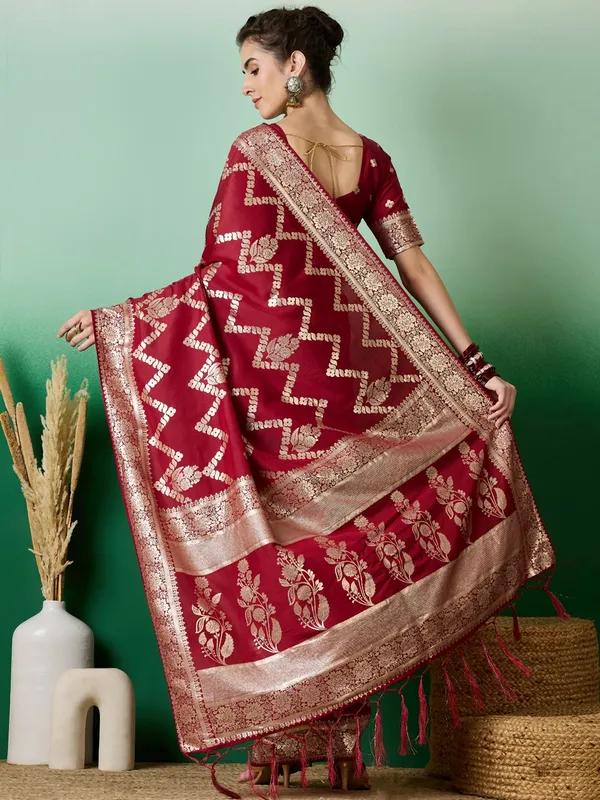 Maroon_Art_Silk_Woven_Banarasi_Saree_With_Unstitched_Blouse_For_Women