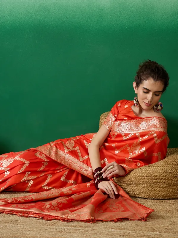 Orange_Art_Silk_Woven_Banarasi_Saree_With_Unstitched_Blouse_For_Women