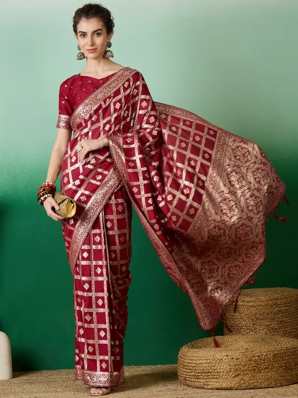 Maroon_Art_Silk_Woven_Banarasi_Saree_With_Unstitched_Blouse_For_Women