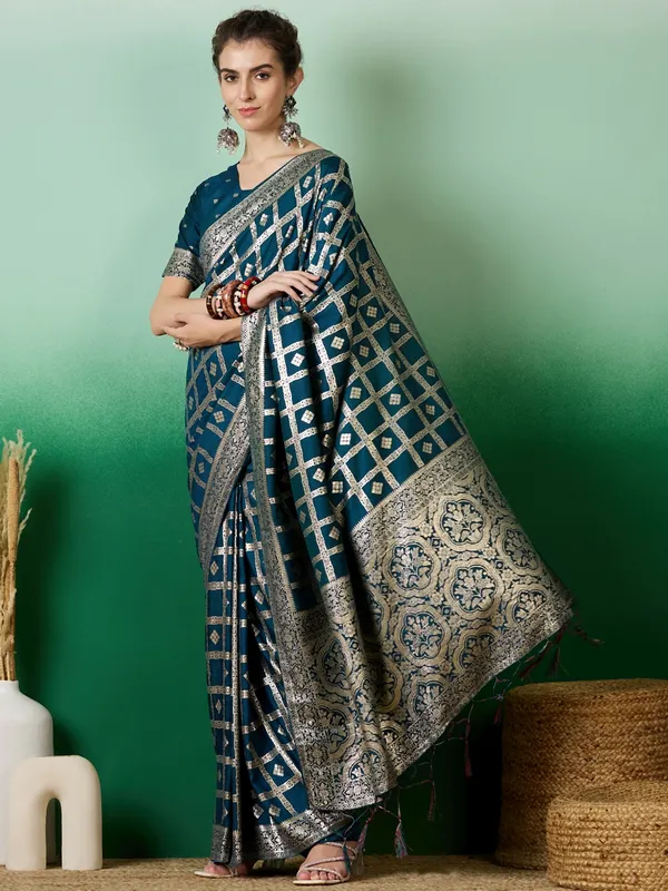 Green_Art_Silk_Woven_Banarasi_Saree_With_Unstitched_Blouse_For_Women