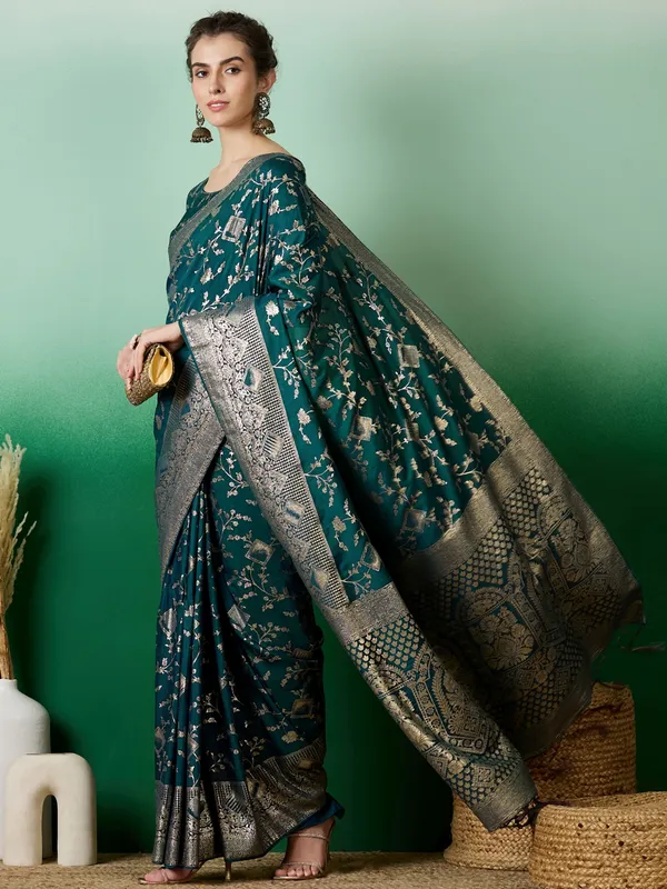 Green_Art_Silk_Woven_Banarasi_Saree_With_Unstitched_Blouse_For_Women