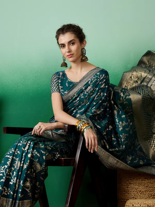 Green_Art_Silk_Woven_Banarasi_Saree_With_Unstitched_Blouse_For_Women