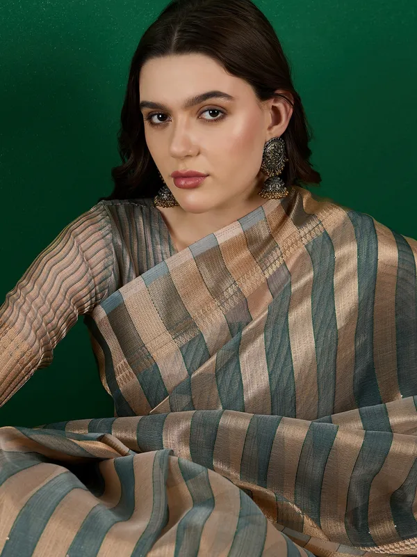 Green_Organza_Woven_Banarasi_Saree_With_Unstitched_Blouse_For_Women