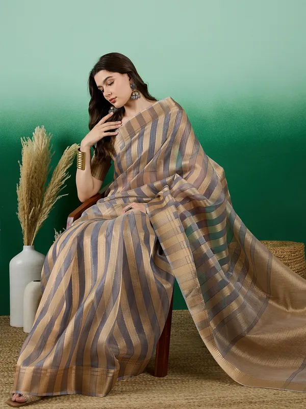 Grey_Organza_Woven_Banarasi_Saree_With_Unstitched_Blouse_For_Women