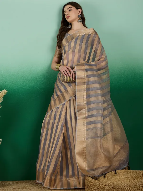 Grey_Organza_Woven_Banarasi_Saree_With_Unstitched_Blouse_For_Women