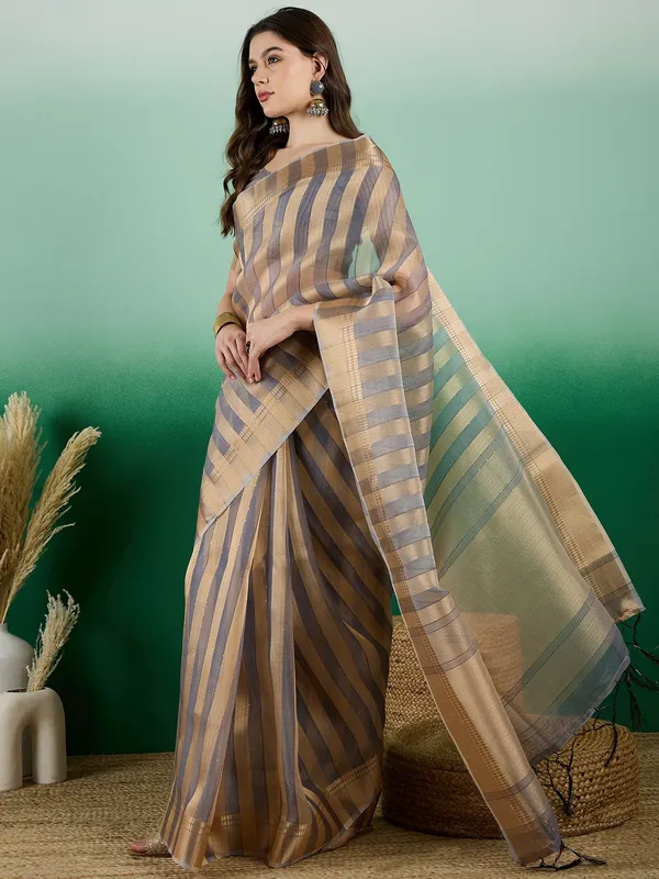 Grey_Organza_Woven_Banarasi_Saree_With_Unstitched_Blouse_For_Women