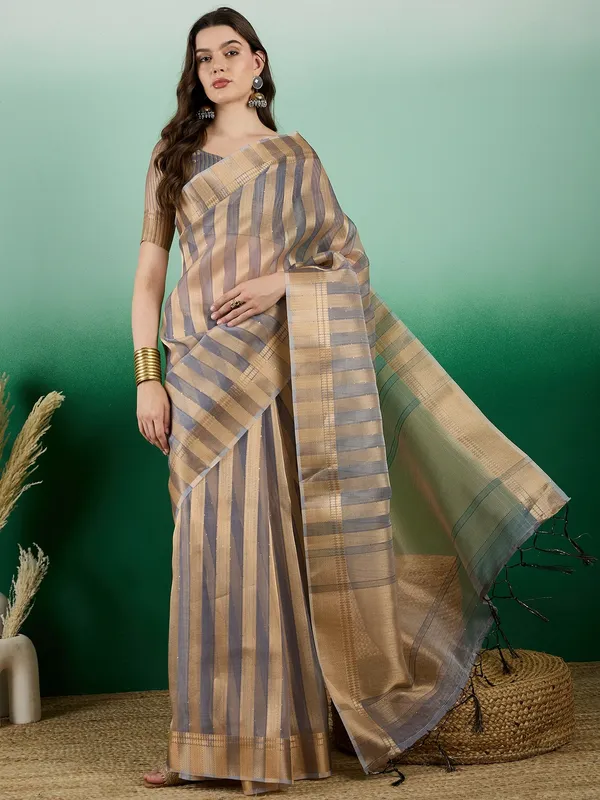 Grey_Organza_Woven_Banarasi_Saree_With_Unstitched_Blouse_For_Women