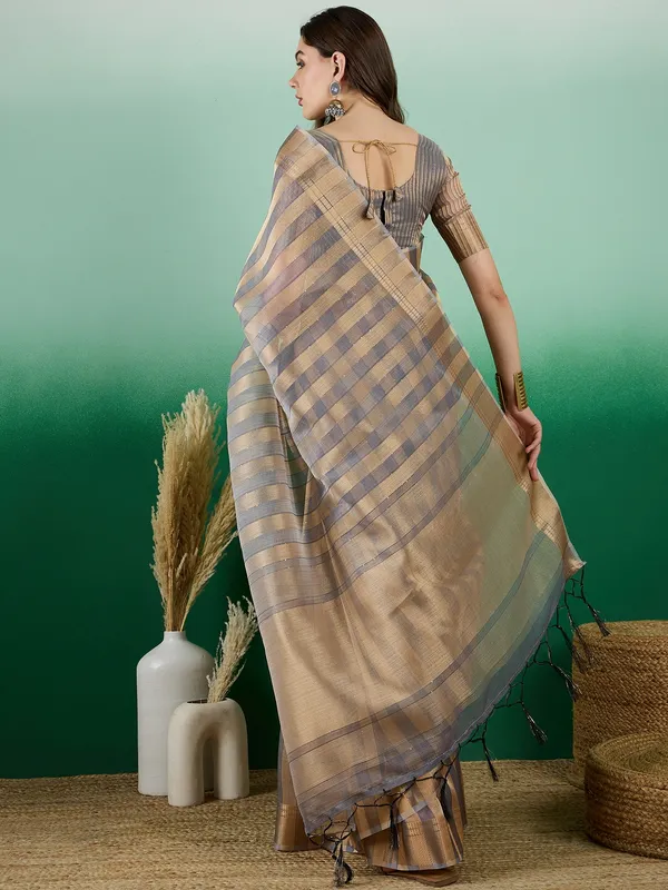 Grey_Organza_Woven_Banarasi_Saree_With_Unstitched_Blouse_For_Women