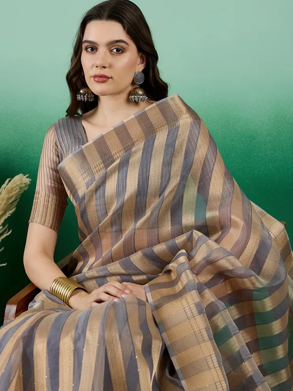 Grey_Organza_Woven_Banarasi_Saree_With_Unstitched_Blouse_For_Women
