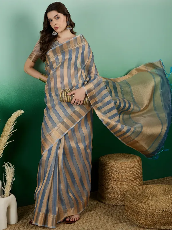 Green_Organza_Woven_Banarasi_Saree_With_Unstitched_Blouse_For_Women