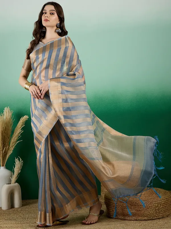Green_Organza_Woven_Banarasi_Saree_With_Unstitched_Blouse_For_Women