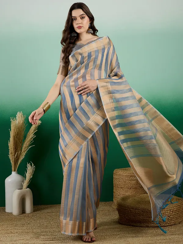 Green_Organza_Woven_Banarasi_Saree_With_Unstitched_Blouse_For_Women