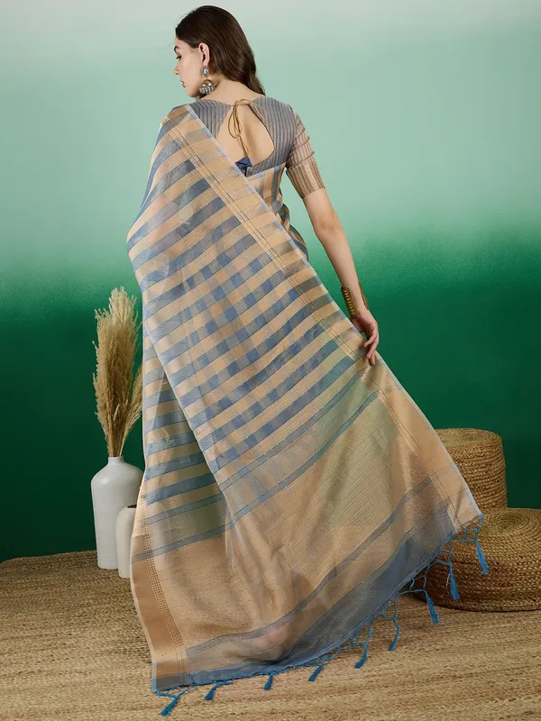 Green_Organza_Woven_Banarasi_Saree_With_Unstitched_Blouse_For_Women