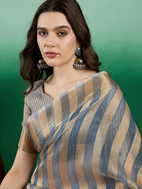 Green_Organza_Woven_Banarasi_Saree_With_Unstitched_Blouse_For_Women