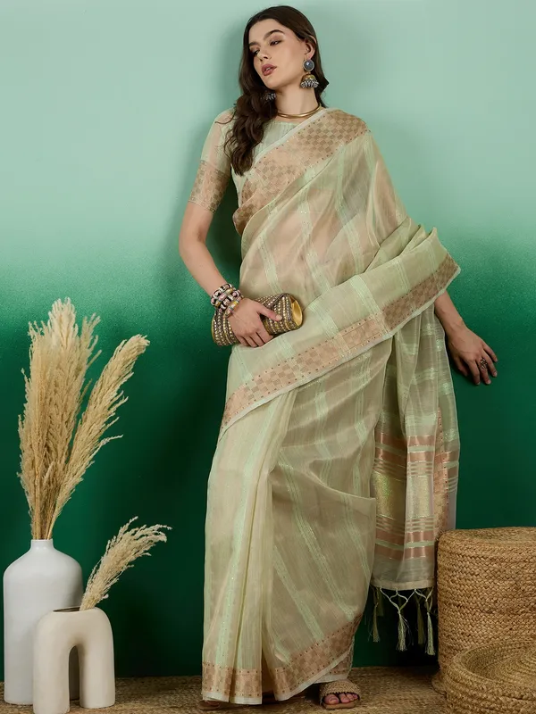Green_Organza_Woven_Banarasi_Saree_With_Unstitched_Blouse_For_Women