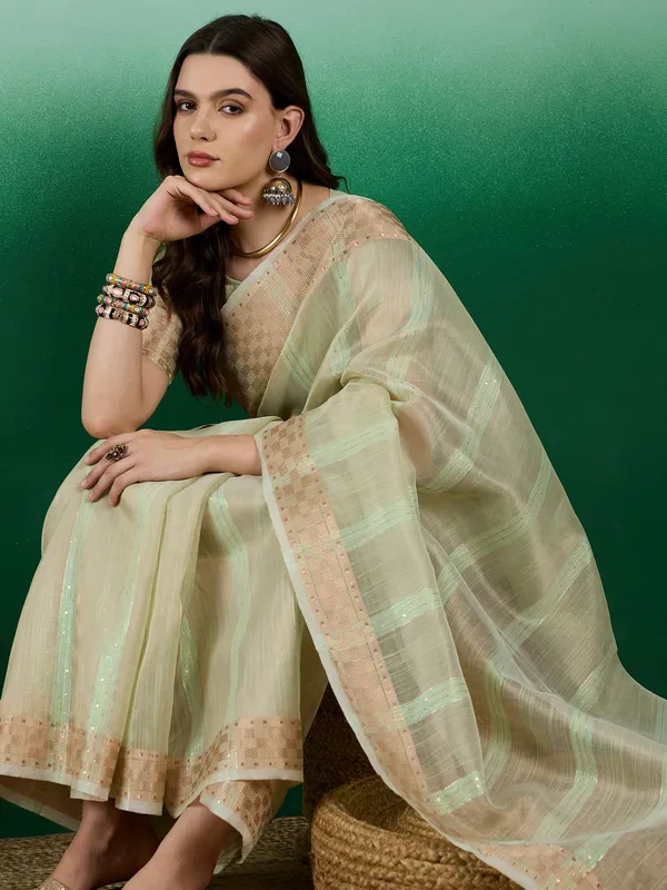Green_Organza_Woven_Banarasi_Saree_With_Unstitched_Blouse_For_Women