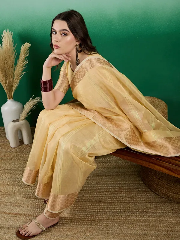 Yellow_Organza_Woven_Banarasi_Saree_With_Unstitched_Blouse_For_Women