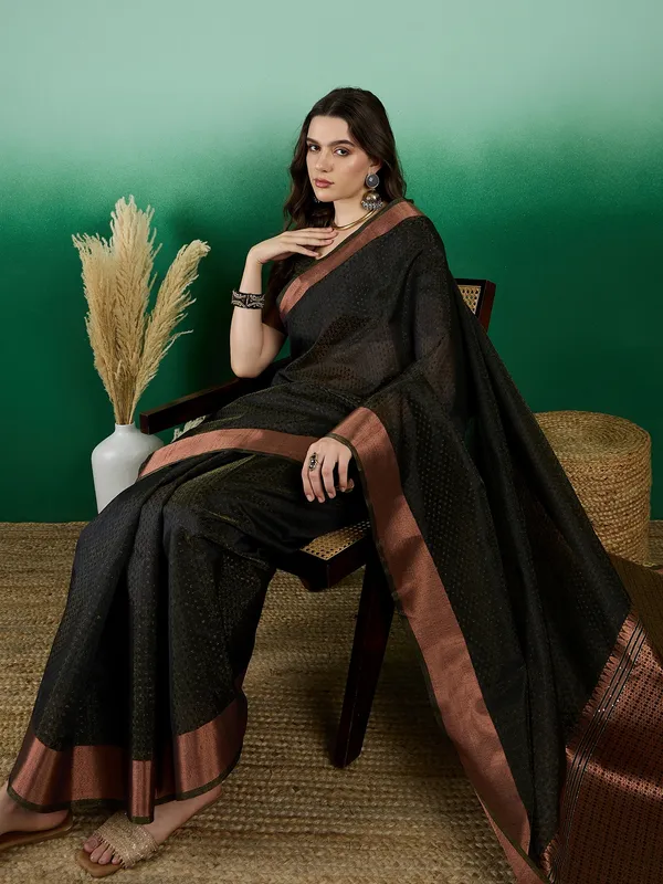 Black_Organza_Woven_Banarasi_Saree_With_Unstitched_Blouse_For_Women