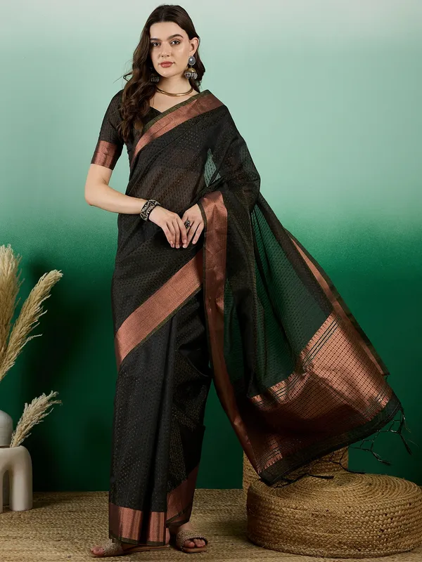 Black_Organza_Woven_Banarasi_Saree_With_Unstitched_Blouse_For_Women