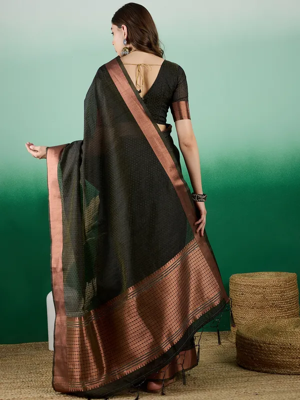 Black_Organza_Woven_Banarasi_Saree_With_Unstitched_Blouse_For_Women
