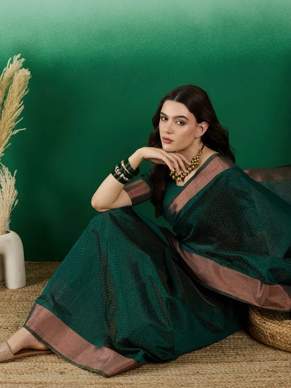 Green_Organza_Woven_Banarasi_Saree_With_Unstitched_Blouse_For_Women