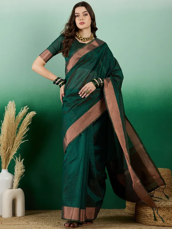 Green_Organza_Woven_Banarasi_Saree_With_Unstitched_Blouse_For_Women