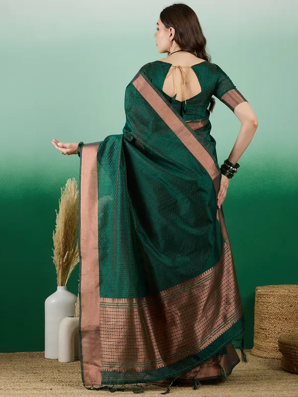 Green_Organza_Woven_Banarasi_Saree_With_Unstitched_Blouse_For_Women