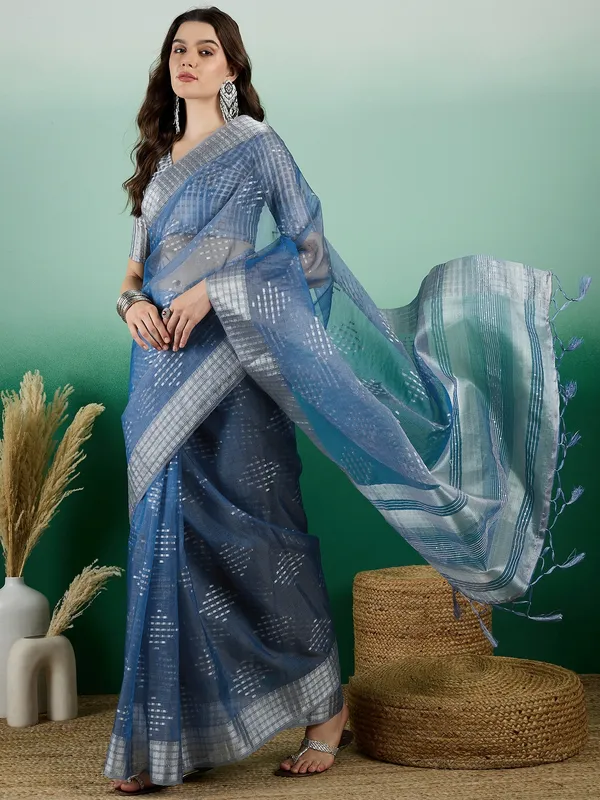 Green_Organza_Woven_Banarasi_Saree_With_Unstitched_Blouse_For_Women