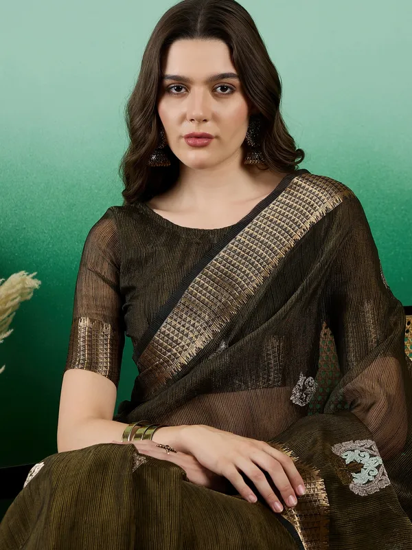 Green_Organza_Embroidered_Banarasi_Saree_With_Unstitched_Blouse_For_Women