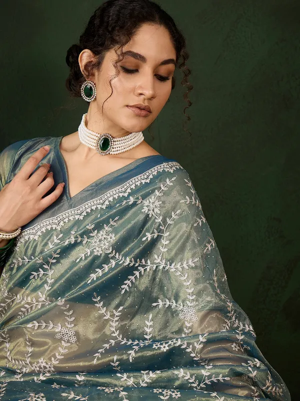 Green_Art_Silk_Embroidered_Banarasi_Saree_With_Unstitched_Blouse_For_Women