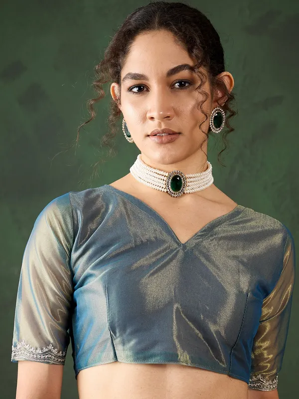 Green_Art_Silk_Embroidered_Banarasi_Saree_With_Unstitched_Blouse_For_Women