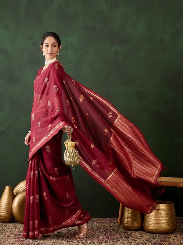 Red_Silk_Blend_Woven_Banarasi_Saree_With_Unstitched_Blouse_For_Women
