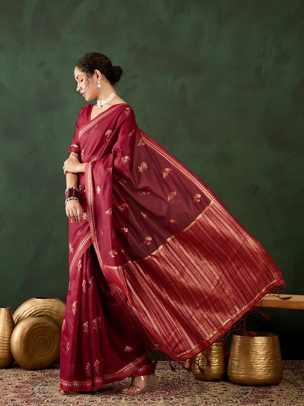 Red_Silk_Blend_Woven_Banarasi_Saree_With_Unstitched_Blouse_For_Women