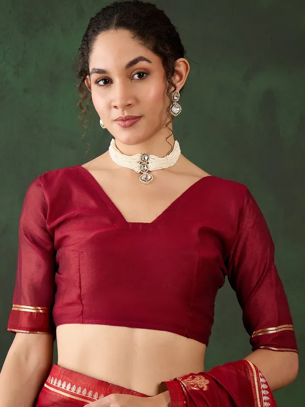 Red_Silk_Blend_Woven_Banarasi_Saree_With_Unstitched_Blouse_For_Women