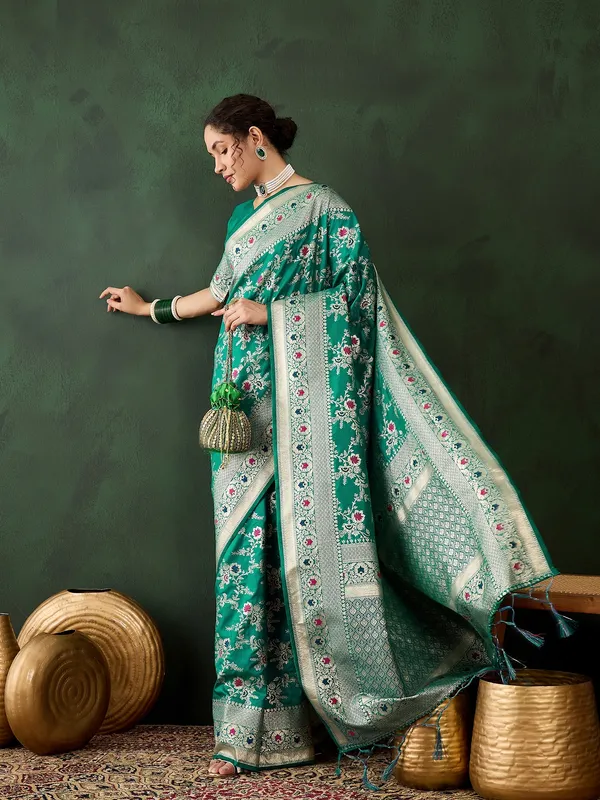 Green_Art_Silk_Woven_Banarasi_Saree_With_Unstitched_Blouse_For_Women