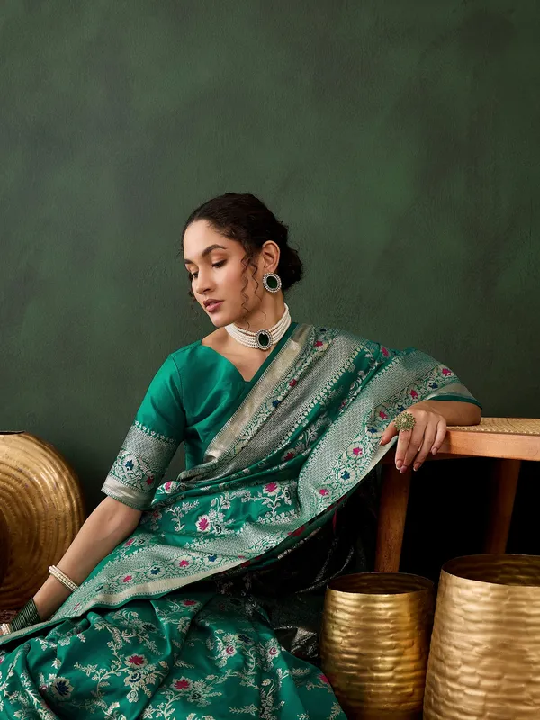 Green_Art_Silk_Woven_Banarasi_Saree_With_Unstitched_Blouse_For_Women