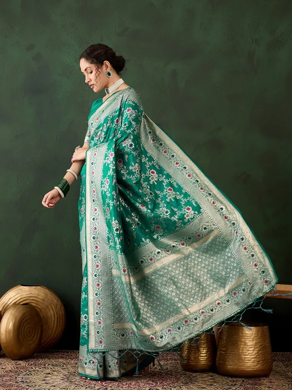 Green_Art_Silk_Woven_Banarasi_Saree_With_Unstitched_Blouse_For_Women