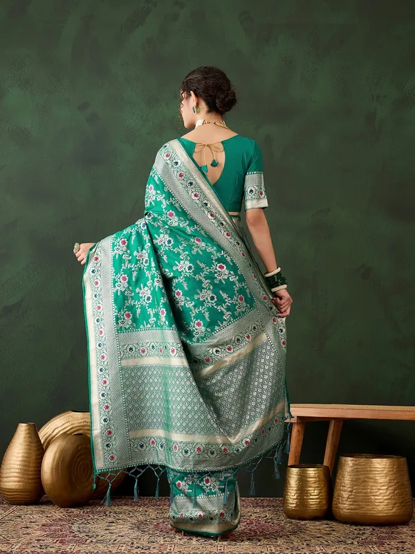 Green_Art_Silk_Woven_Banarasi_Saree_With_Unstitched_Blouse_For_Women