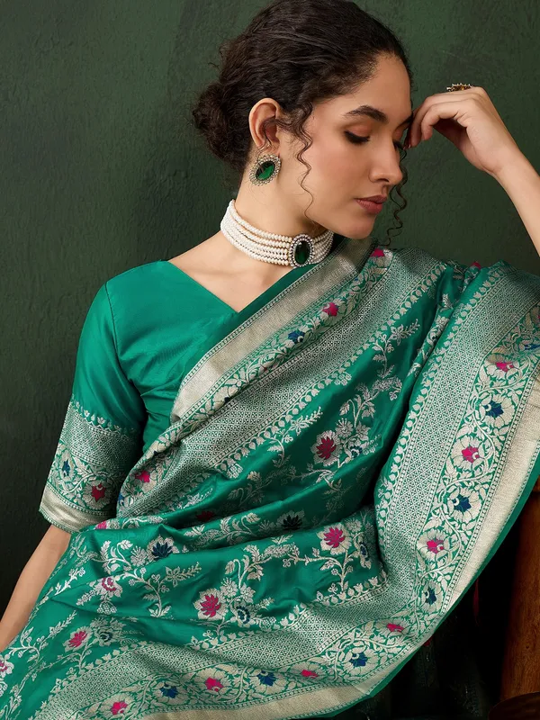 Green_Art_Silk_Woven_Banarasi_Saree_With_Unstitched_Blouse_For_Women