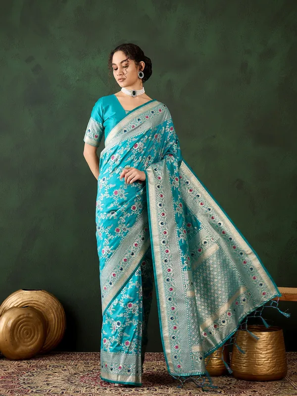 Green_Art_Silk_Woven_Banarasi_Saree_With_Unstitched_Blouse_For_Women